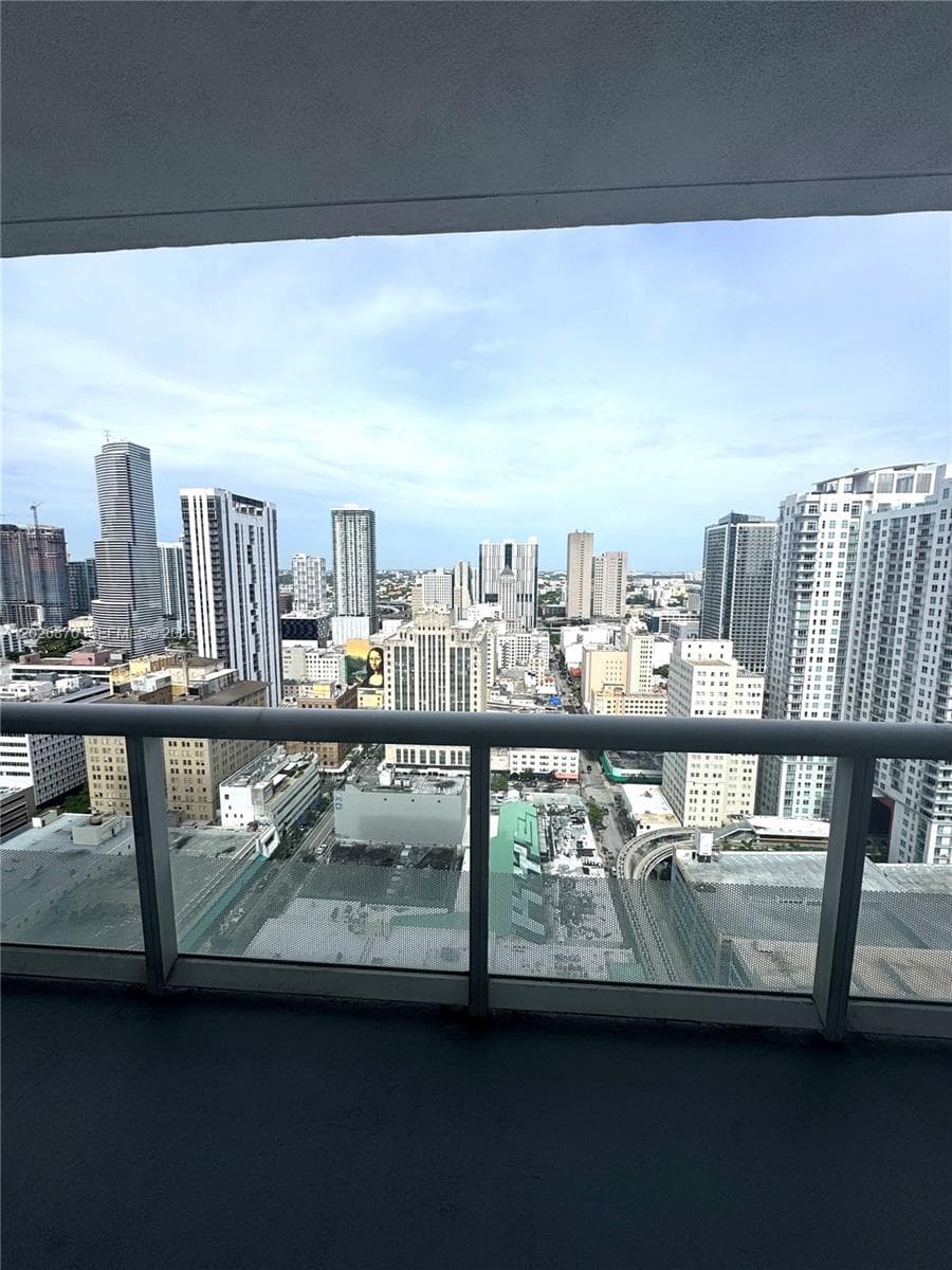 50 Biscayne Blvd # 3303, Miami FL 33132 — 35