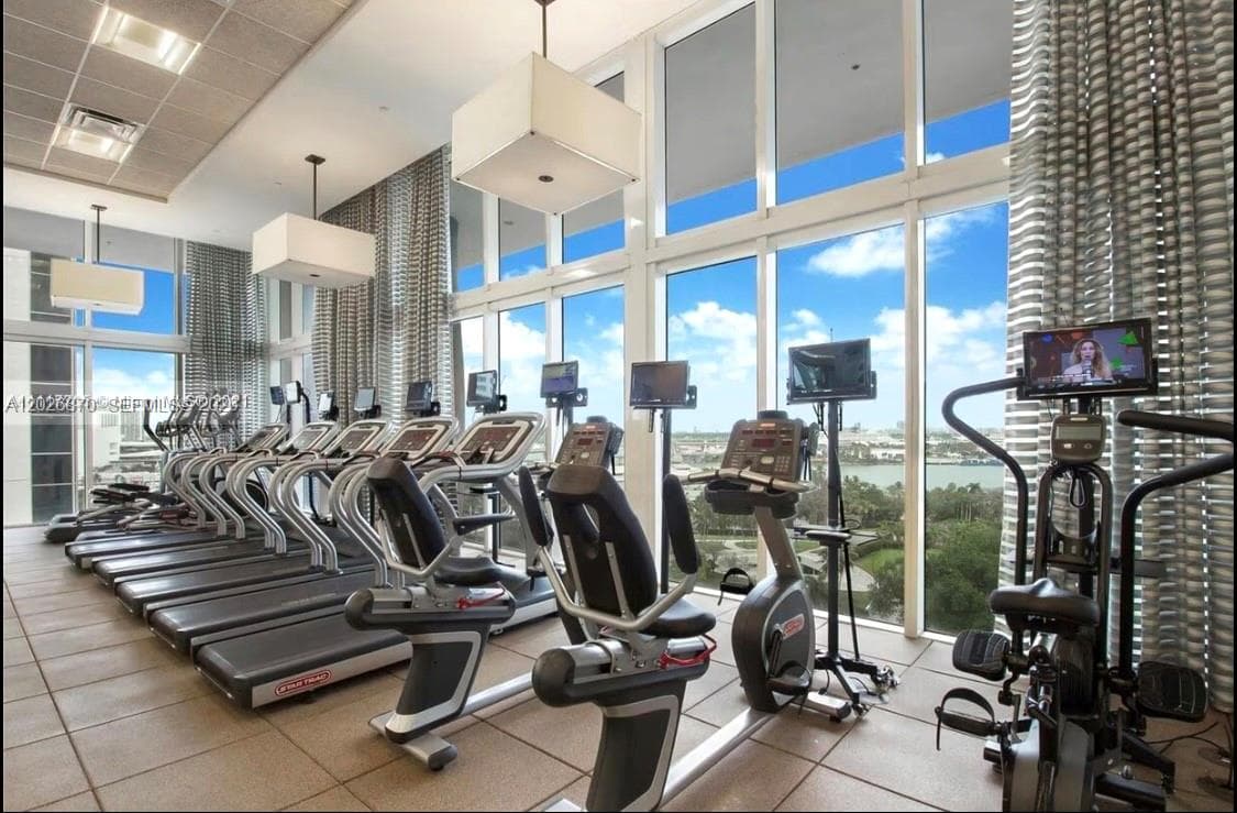 50 Biscayne Blvd # 3303, Miami FL 33132 — 39