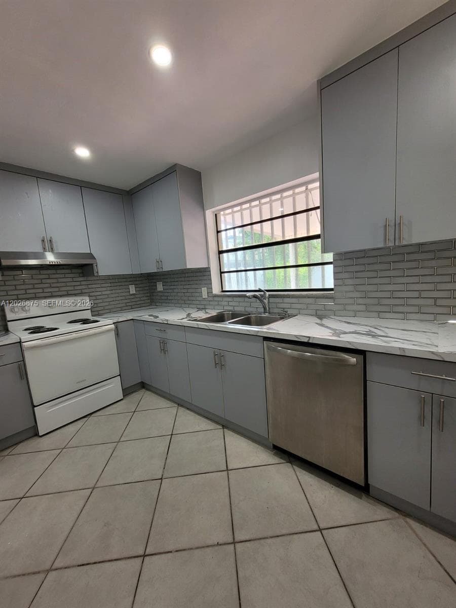 2438 SW 109th Ct, Miami FL 33165 — 5