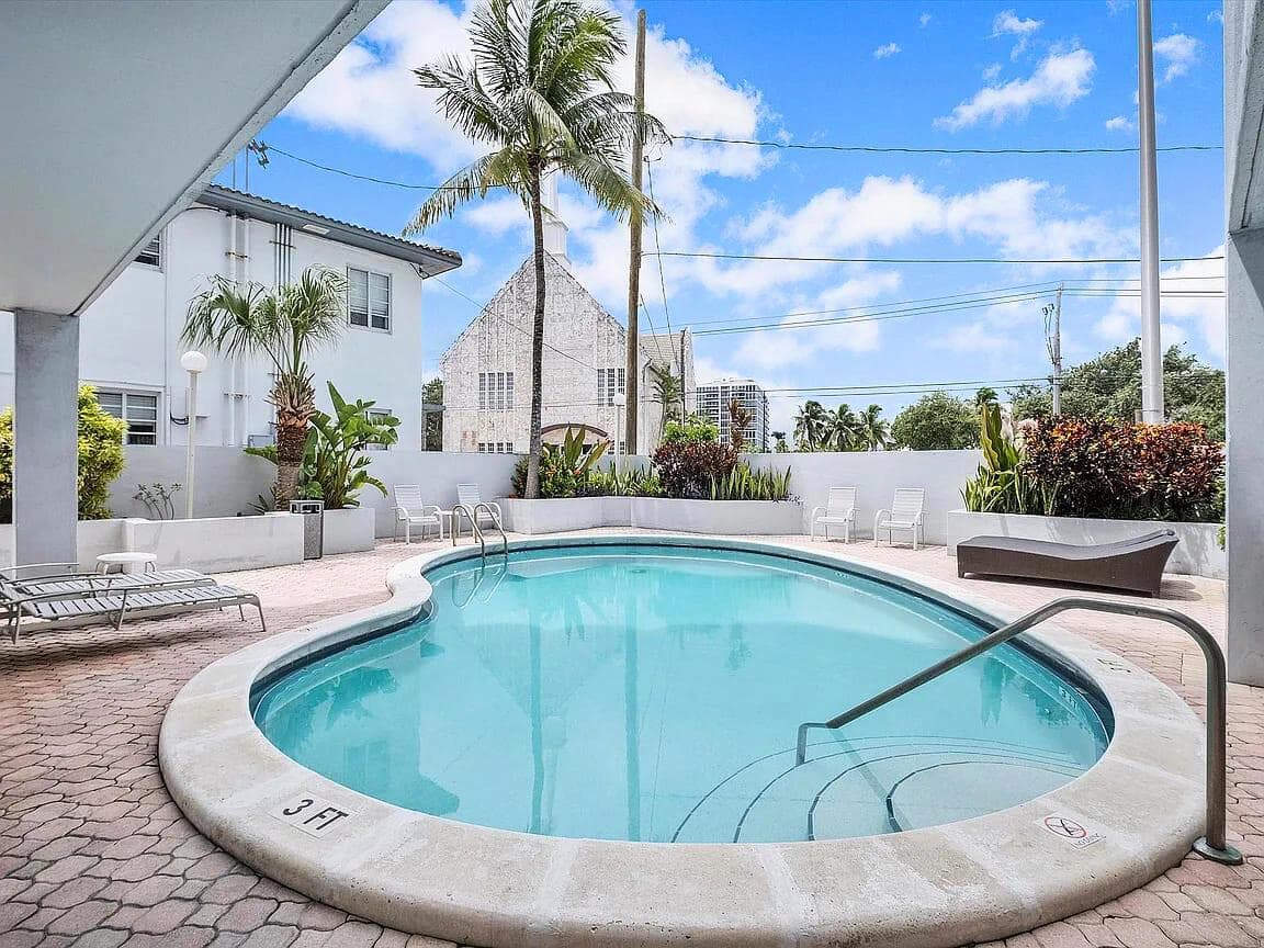 6941 Carlyle Avenue # 2e, Miami Beach FL 33141 — 2