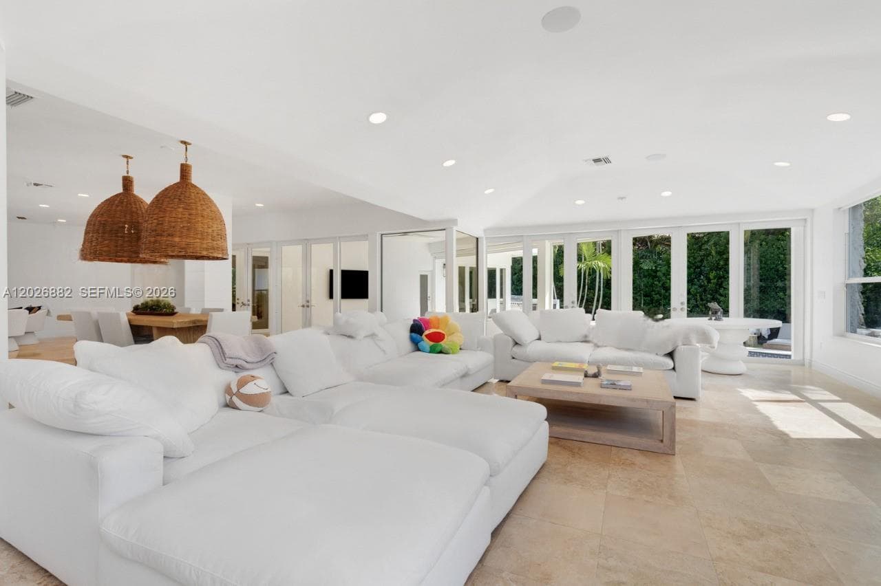 7155 E Lago Dr, Coral Gables FL 33143 — 2