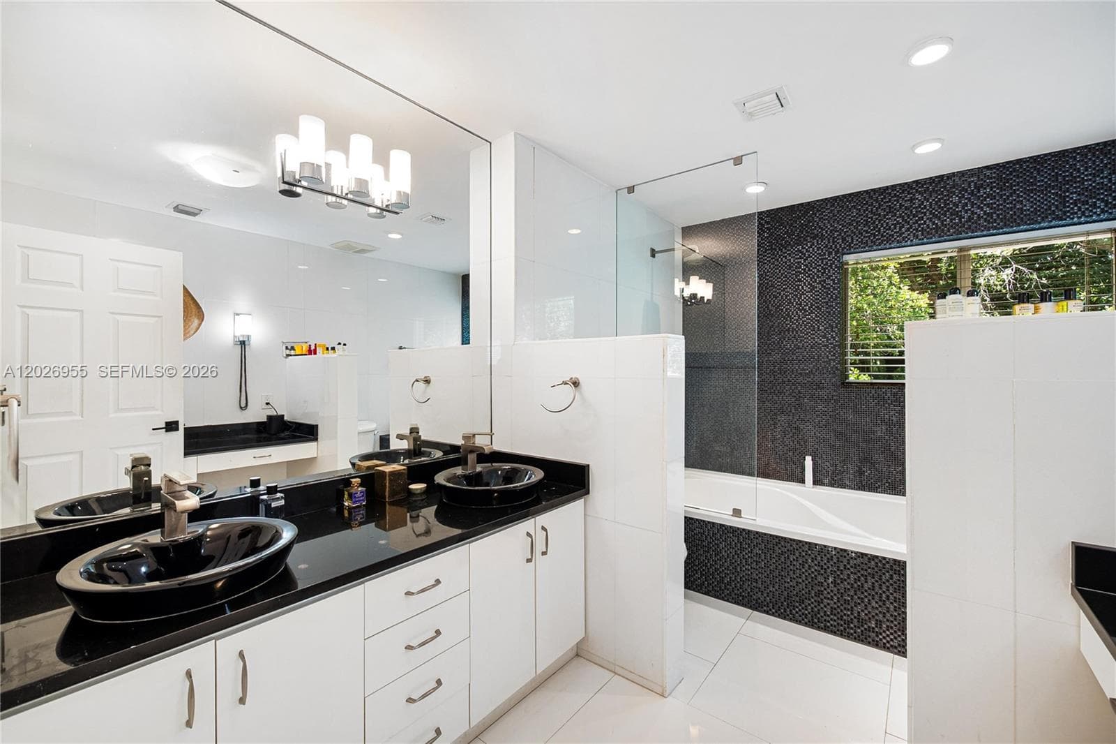3520 Saint Gaudens Ct, Miami FL 33133 — 19