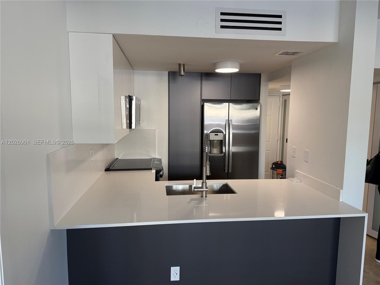 Brickell Key Dr Brickell Key Dr # 410, Miami FL 33131 — 6