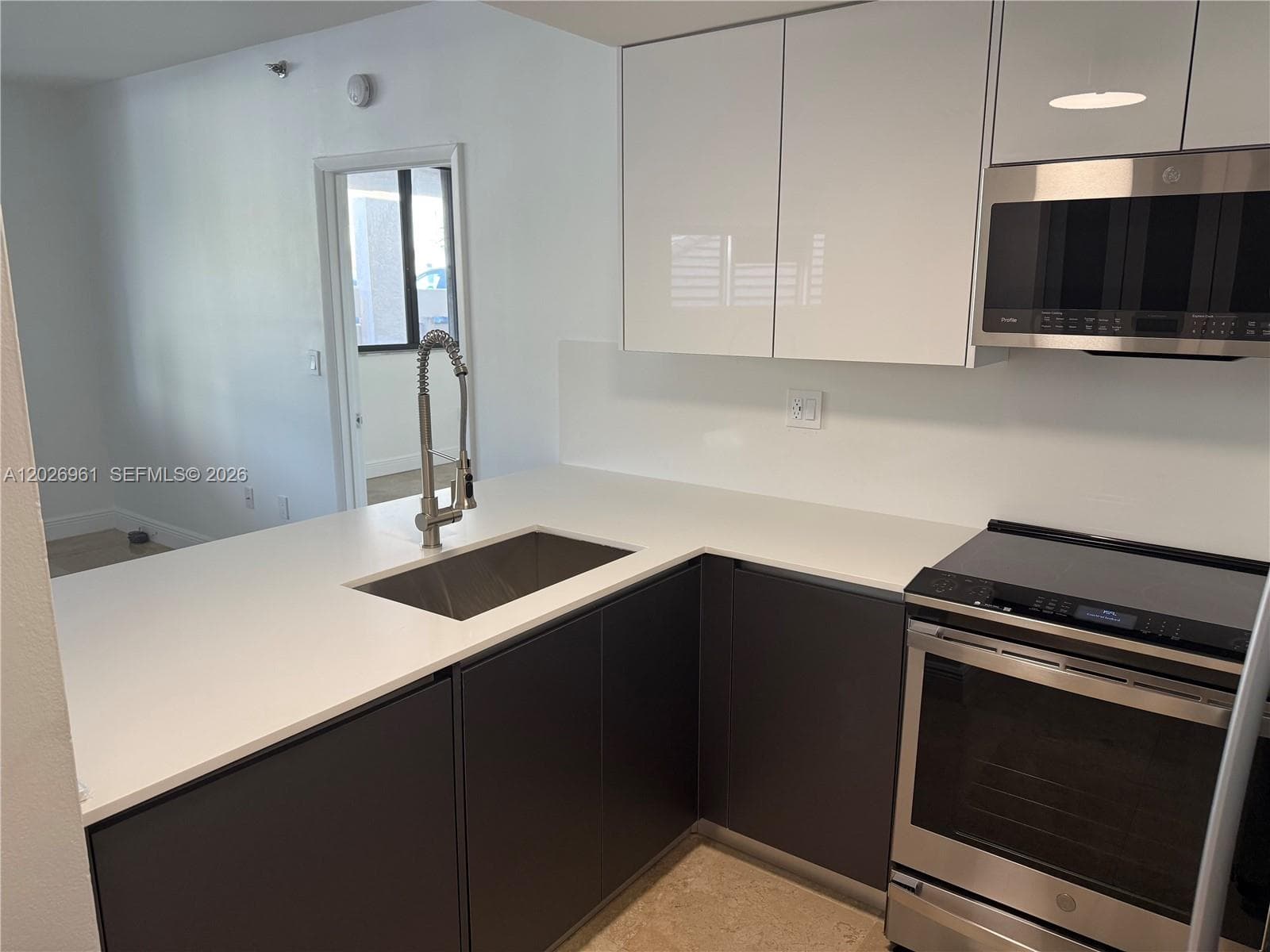 Brickell Key Dr Brickell Key Dr # 410, Miami FL 33131 — 5