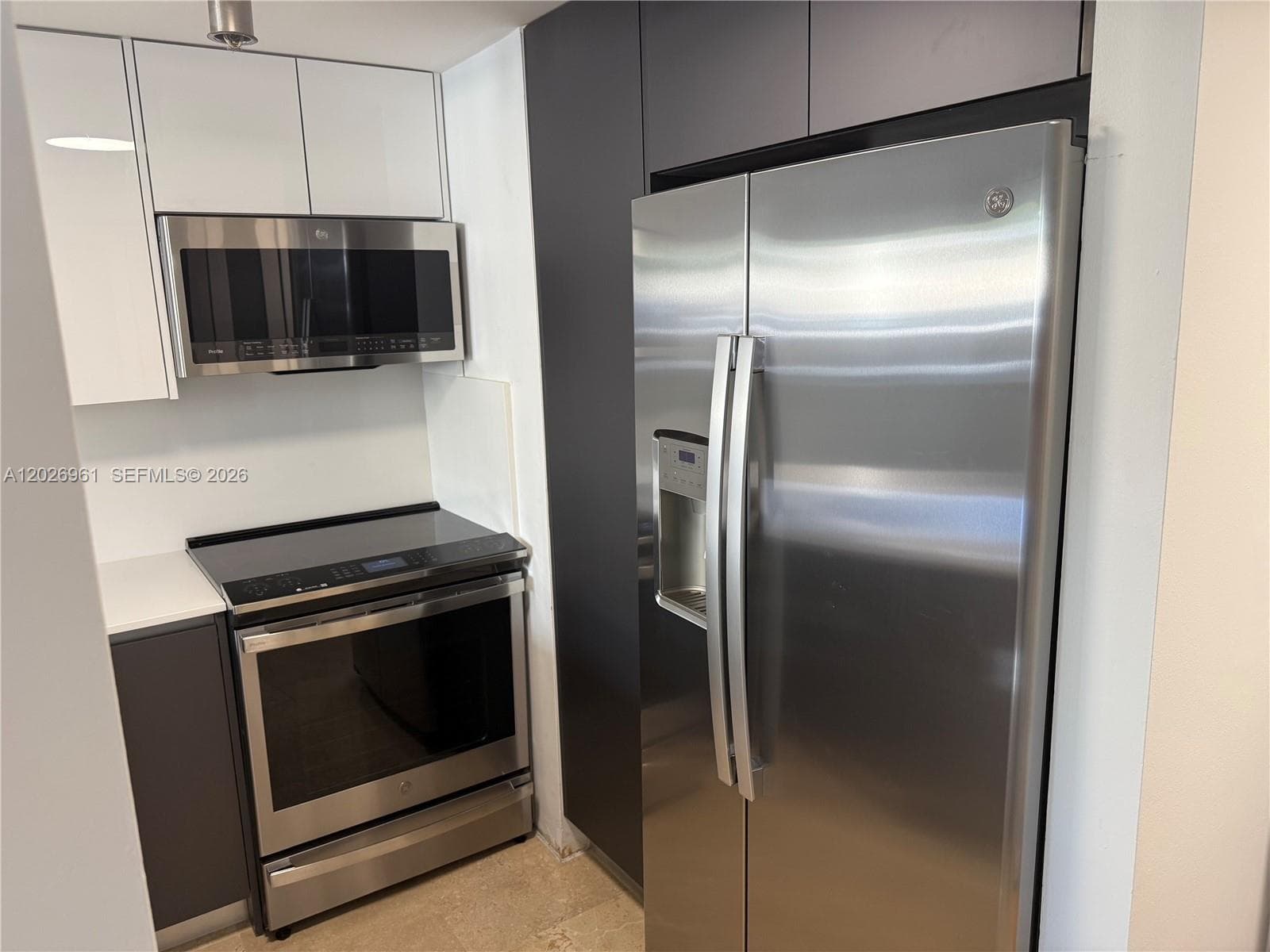 Brickell Key Dr Brickell Key Dr # 410, Miami FL 33131 — 4