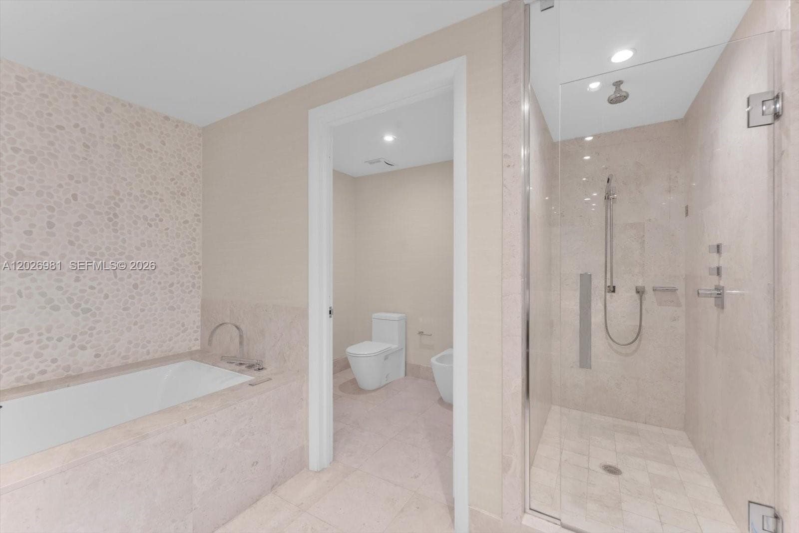 17121 Collins Ave # 3905, Sunny Isles Beach FL 33160 — 21