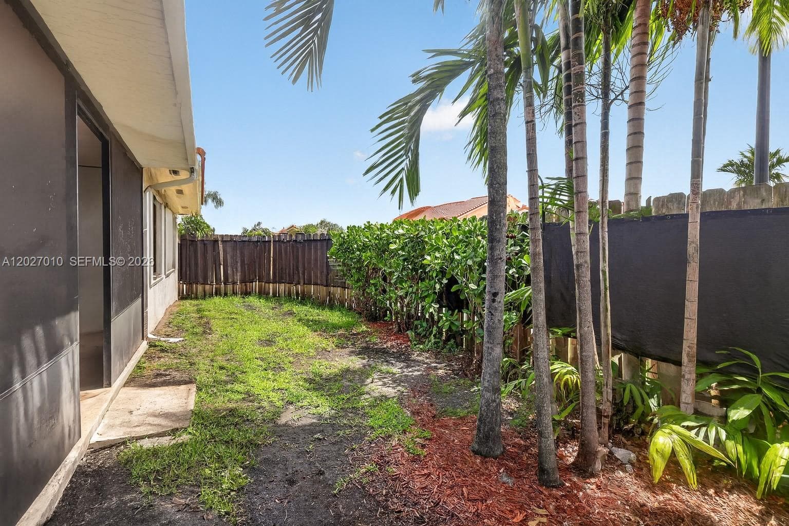 18847 NW 83rd Pl, Hialeah FL 33015 — 40