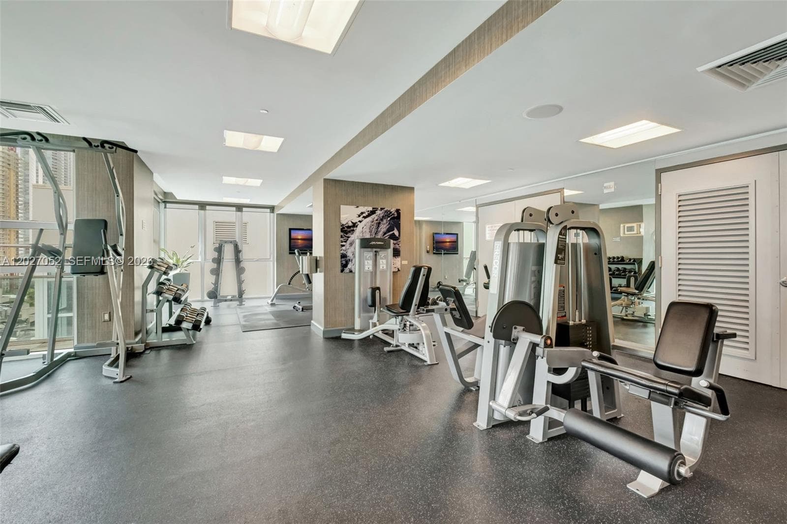 950 Brickell Bay Dr # 4504, Miami FL 33131 — 23