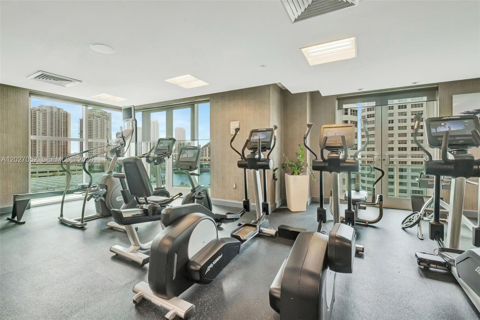 950 Brickell Bay Dr # 4504, Miami FL 33131 — 22