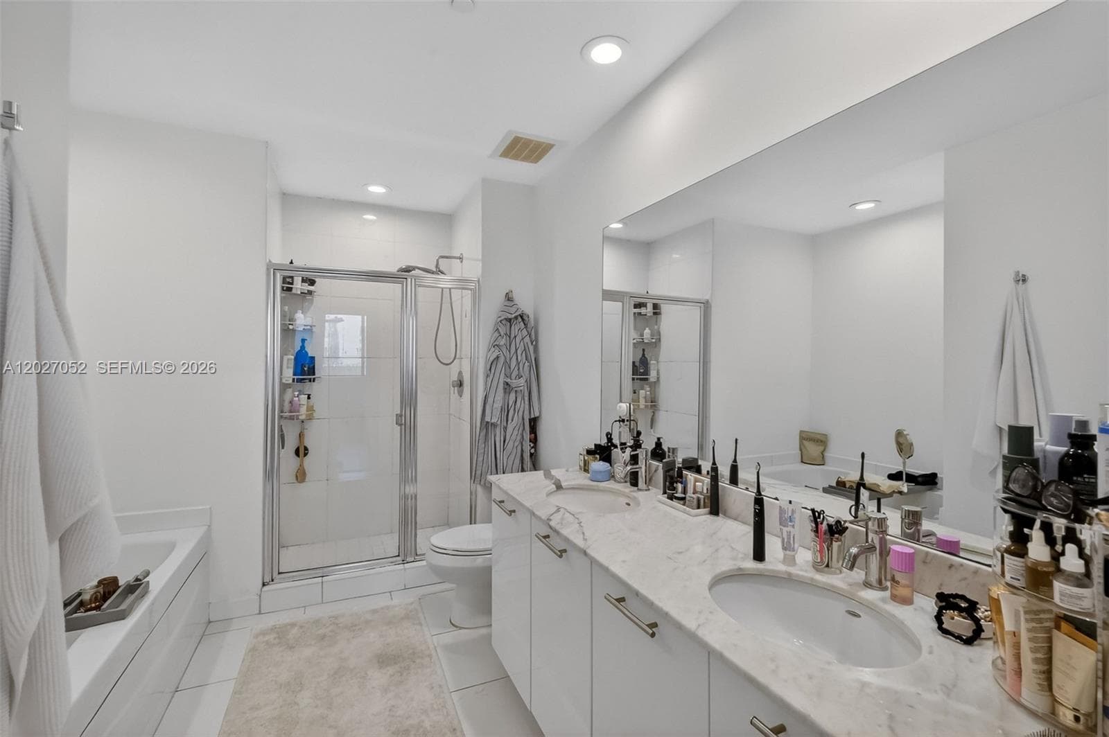 950 Brickell Bay Dr # 4504, Miami FL 33131 — 18