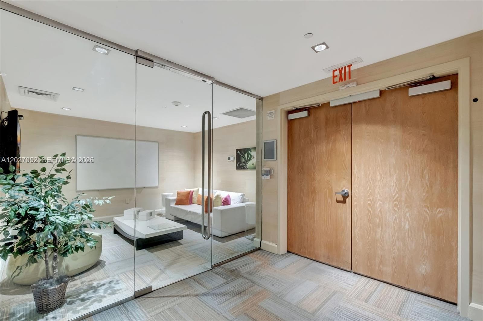 950 Brickell Bay Dr # 4504, Miami FL 33131 — 25