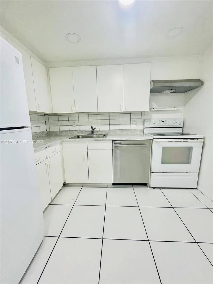 13499 Biscayne Blvd # 1613, North Miami FL 33181 — 2
