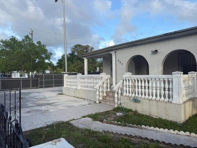 590 E 42nd St # 1, Hialeah FL 33013 — 3