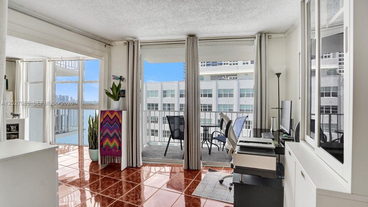 1228 West Ave # 1404, Miami Beach FL 33139 — 19