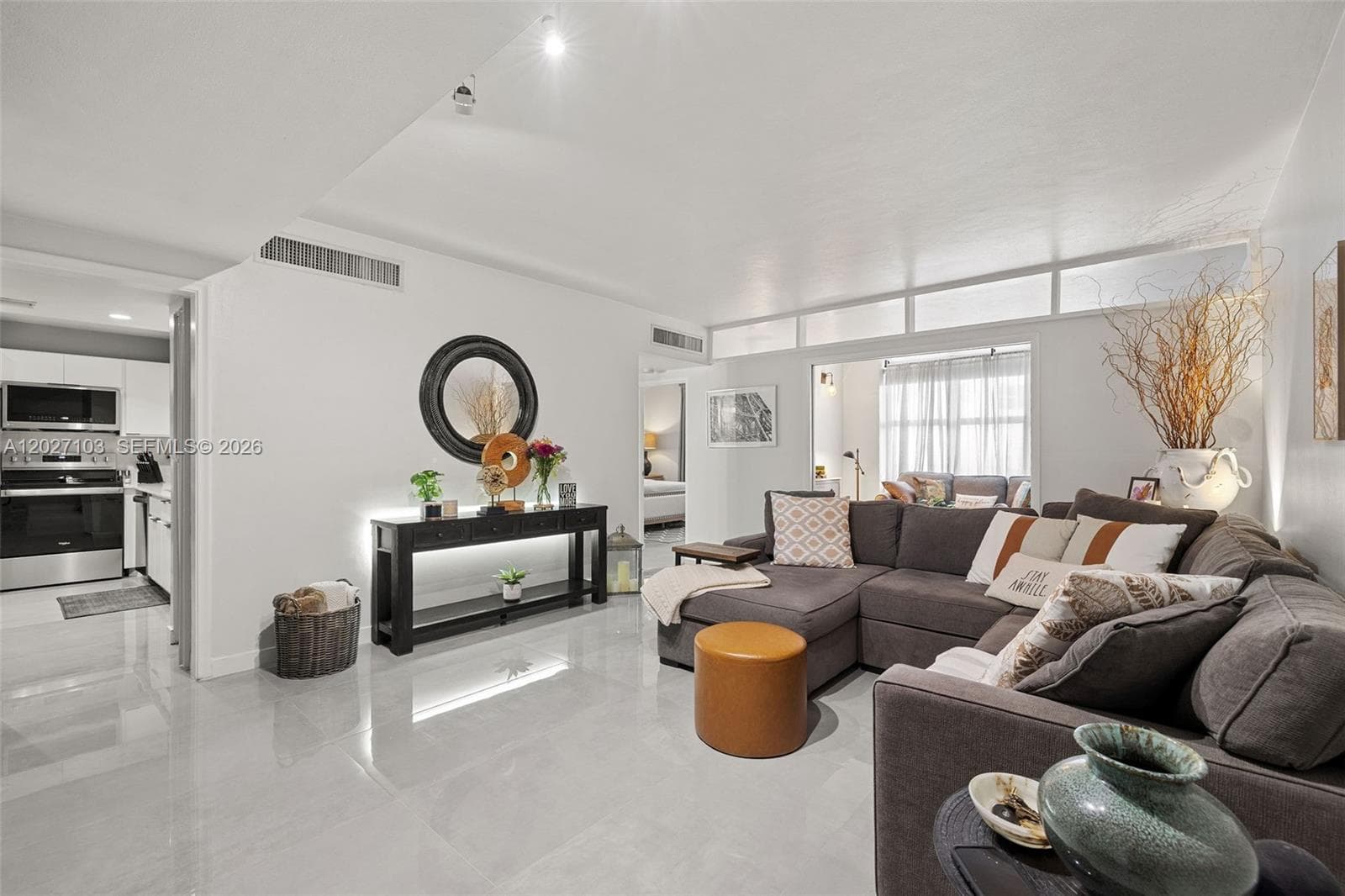 5001 Collins Ave # 1E, Miami Beach FL 33140 — 1
