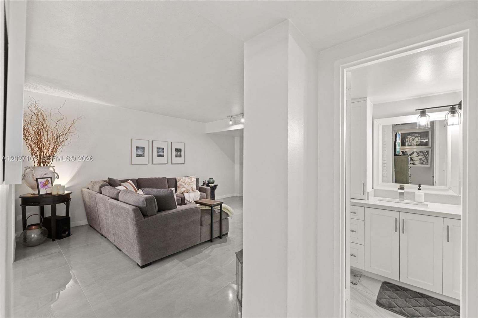 5001 Collins Ave # 1E, Miami Beach FL 33140 — 10