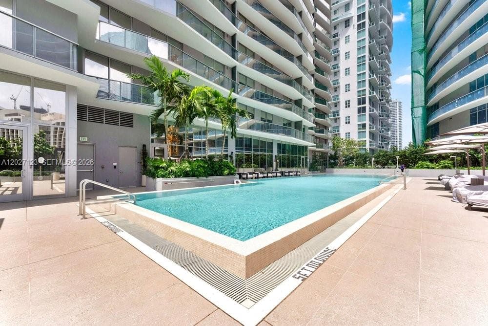 77 SE 5th # 1711, Miami FL 33131 — 22
