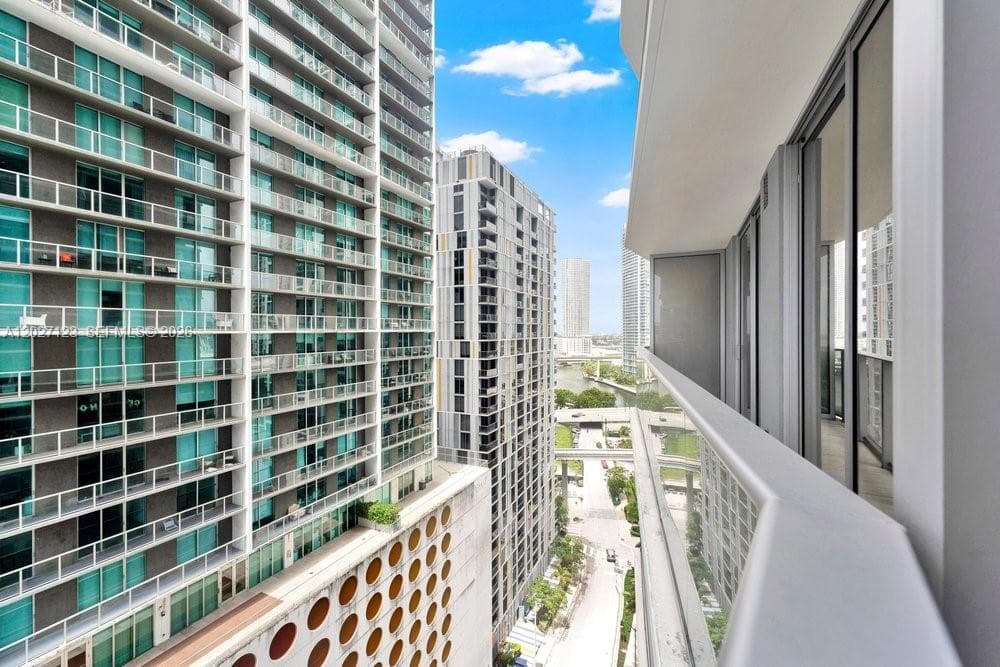 77 SE 5th # 1711, Miami FL 33131 — 14