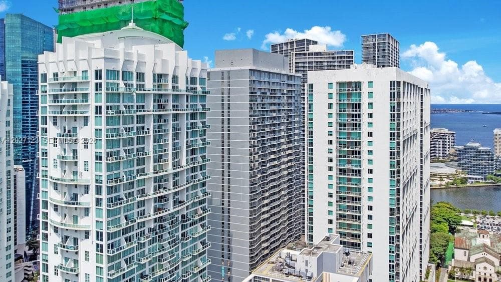 77 SE 5th # 1711, Miami FL 33131 — 41