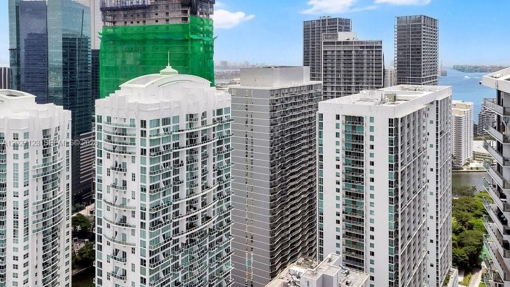 77 SE 5th # 1711, Miami FL 33131 — 37