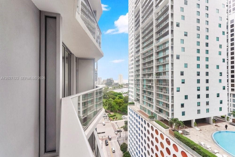 77 SE 5th # 1711, Miami FL 33131 — 15