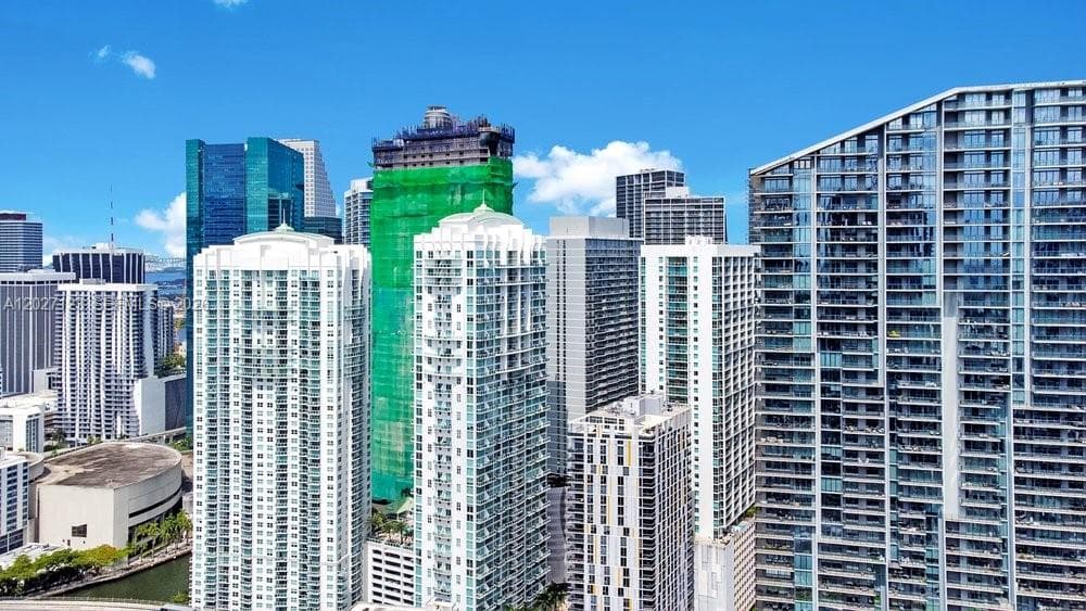 77 SE 5th # 1711, Miami FL 33131 — 40