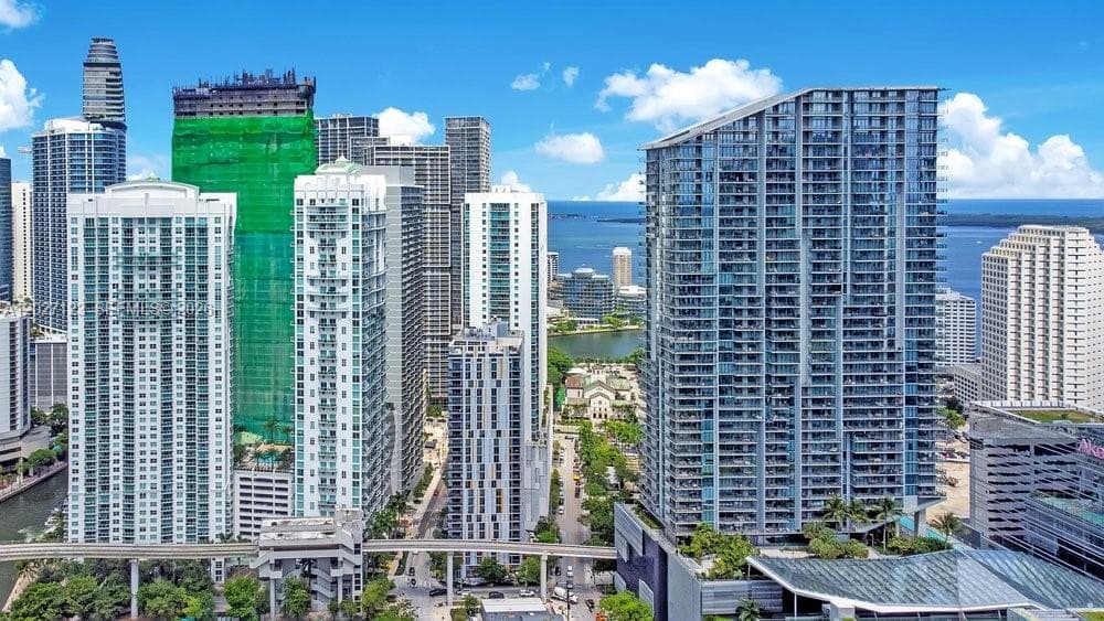 77 SE 5th # 1711, Miami FL 33131 — 39