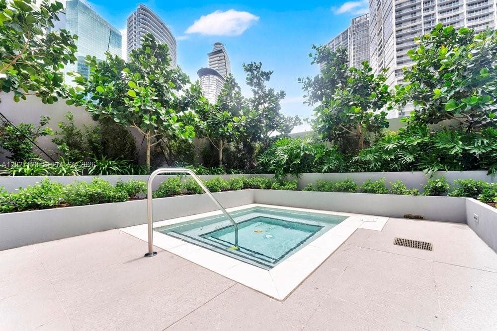 77 SE 5th # 1711, Miami FL 33131 — 21