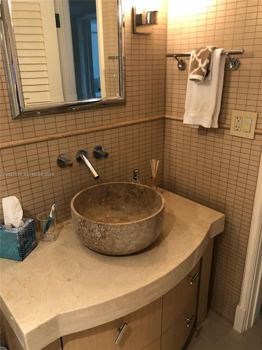607 Ocean Dr # 9K, Key Biscayne FL 33149 — 17