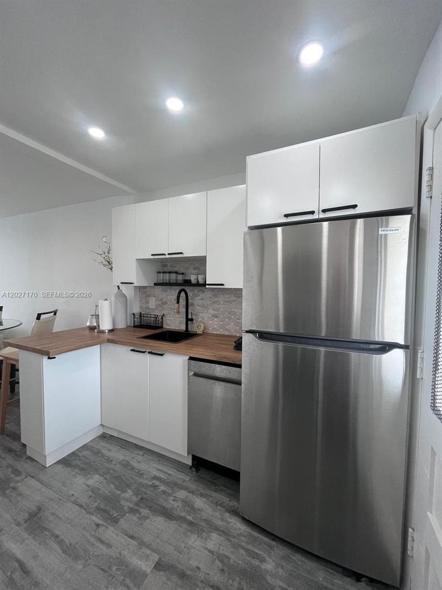 2910 Point East Dr # M609, Aventura FL 33160 — 3
