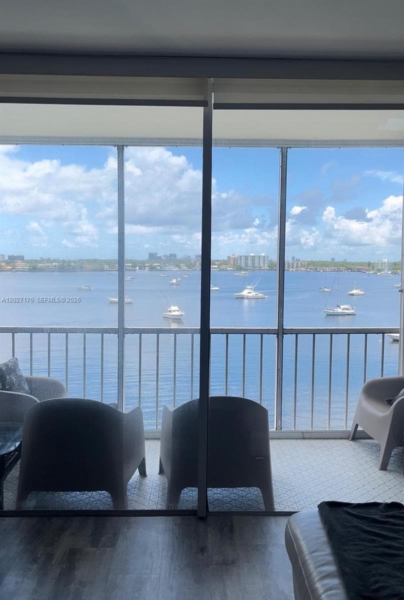 2910 Point East Dr # M609, Aventura FL 33160 — 1