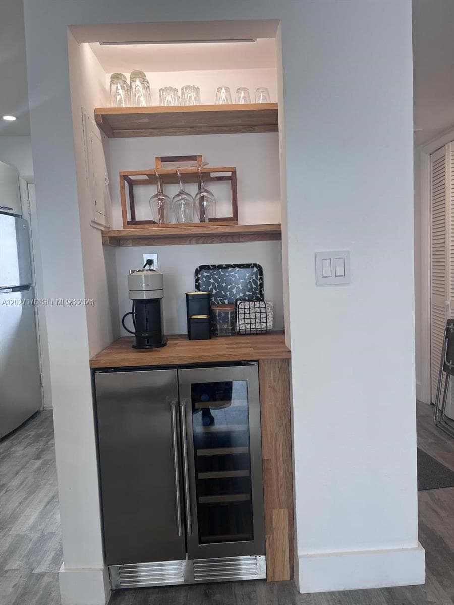 2910 Point East Dr # M609, Aventura FL 33160 — 5