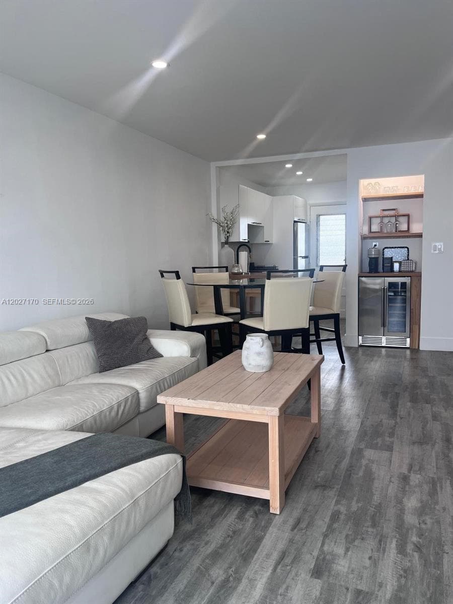 2910 Point East Dr # M609, Aventura FL 33160 — 35