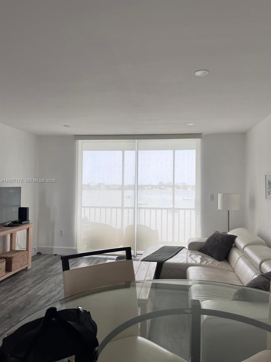 2910 Point East Dr # M609, Aventura FL 33160 — 8