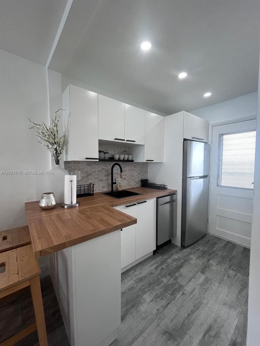 2910 Point East Dr # M609, Aventura FL 33160 — 25