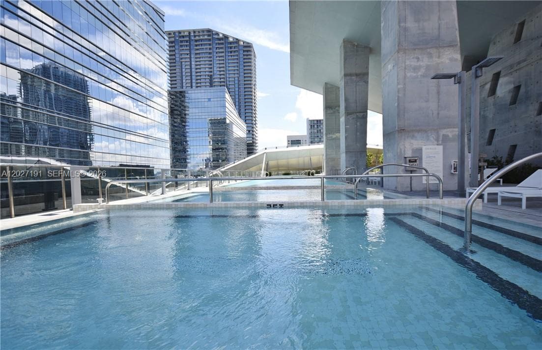 68 SE 6th St # 2812, Miami FL 33131 — 23