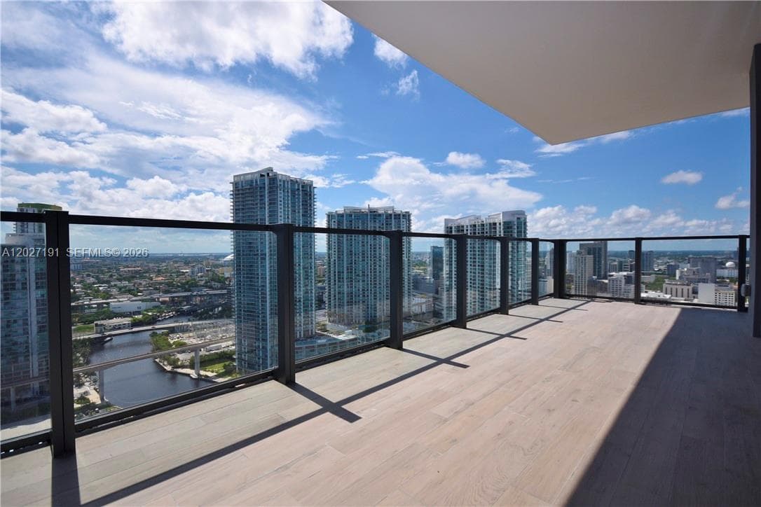 68 SE 6th St # 2812, Miami FL 33131 — 13