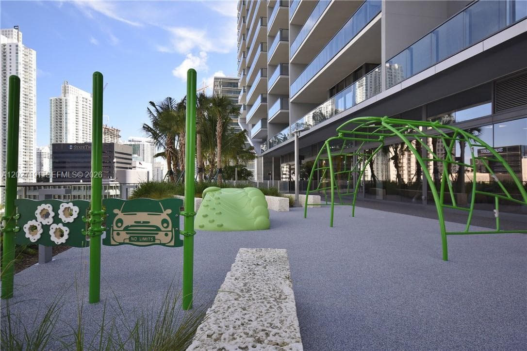 68 SE 6th St # 2812, Miami FL 33131 — 26