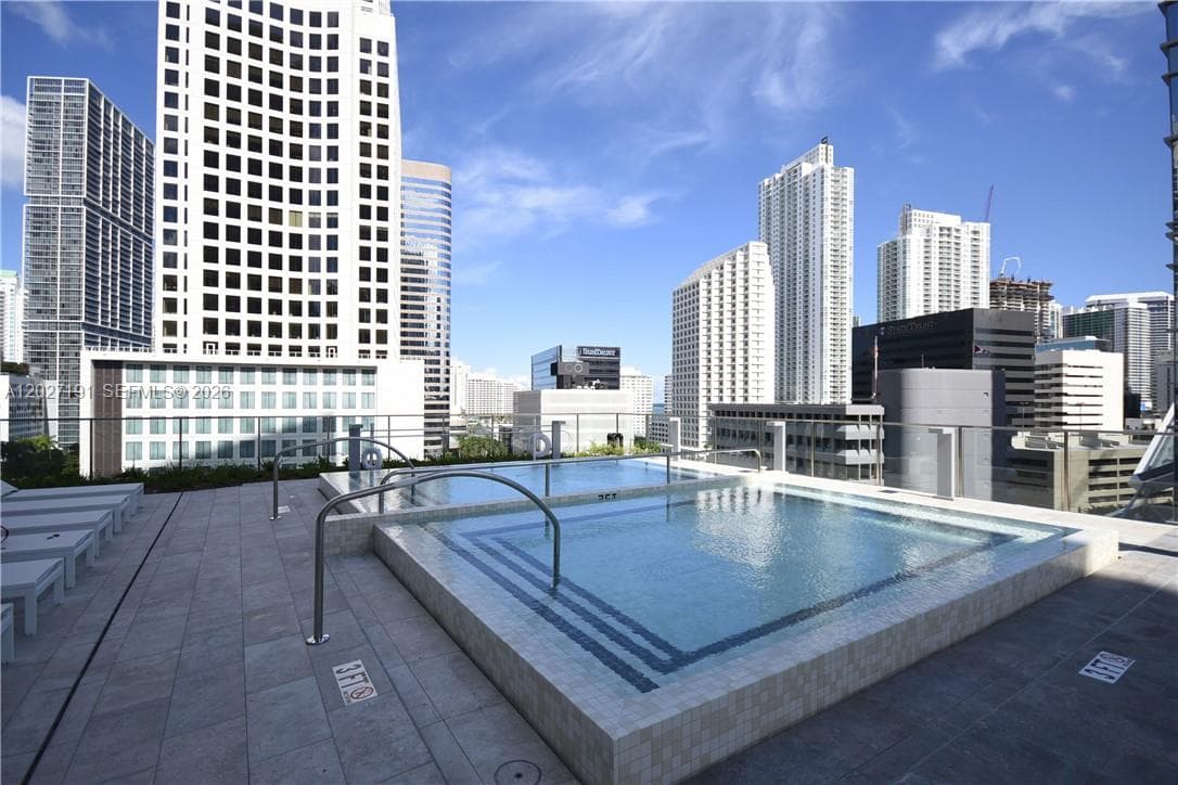 68 SE 6th St # 2812, Miami FL 33131 — 22