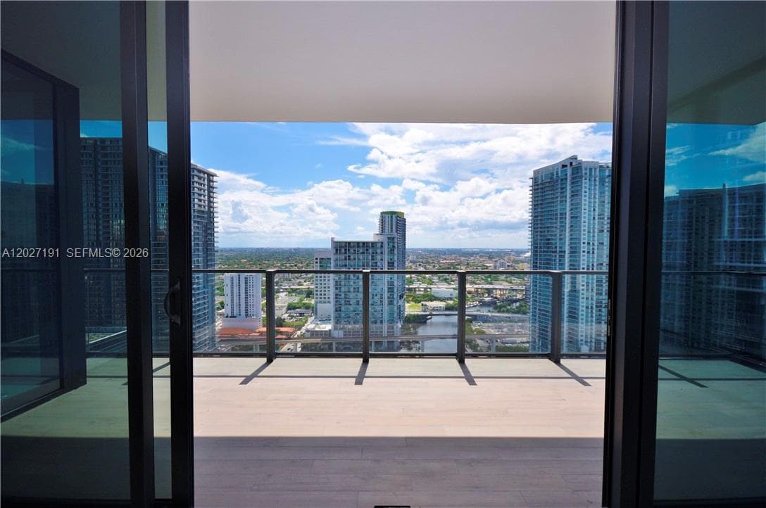 68 SE 6th St # 2812, Miami FL 33131 — 1
