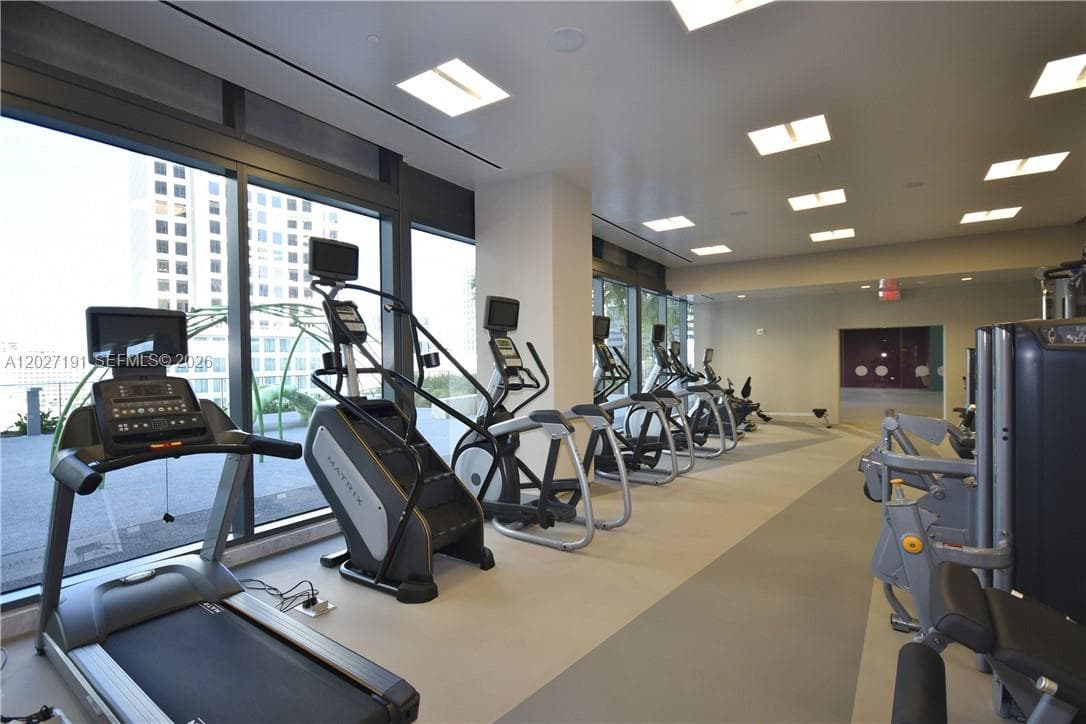 68 SE 6th St # 2812, Miami FL 33131 — 20
