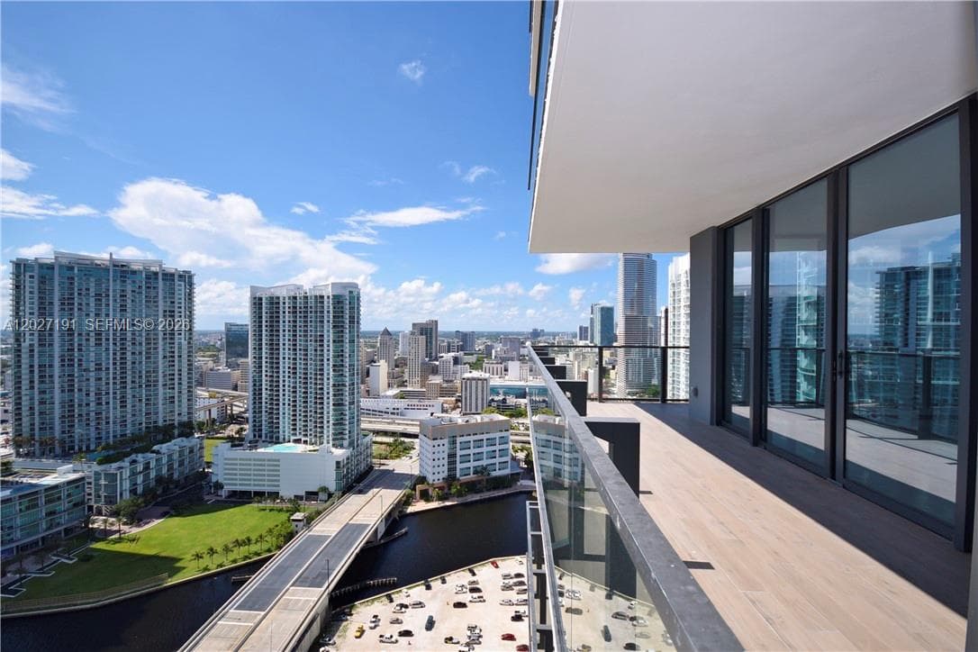 68 SE 6th St # 2812, Miami FL 33131 — 14