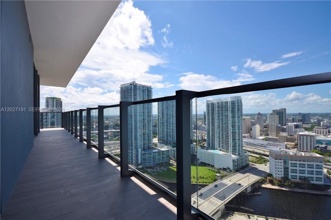 68 SE 6th St # 2812, Miami FL 33131 — 15