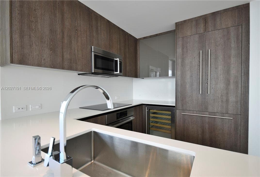 68 SE 6th St # 2812, Miami FL 33131 — 8