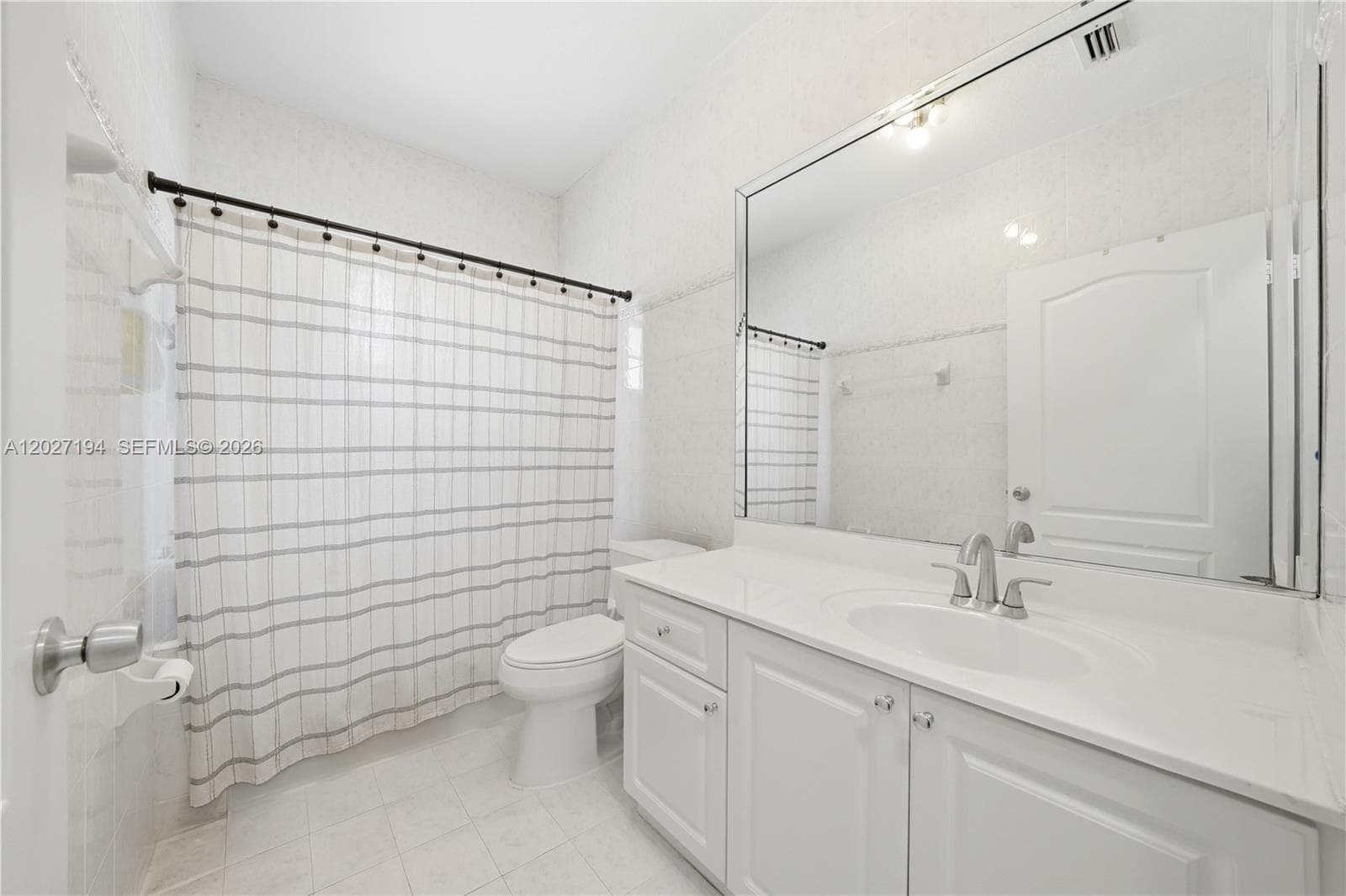 8883 NW 176th St, Hialeah FL 33018 — 25