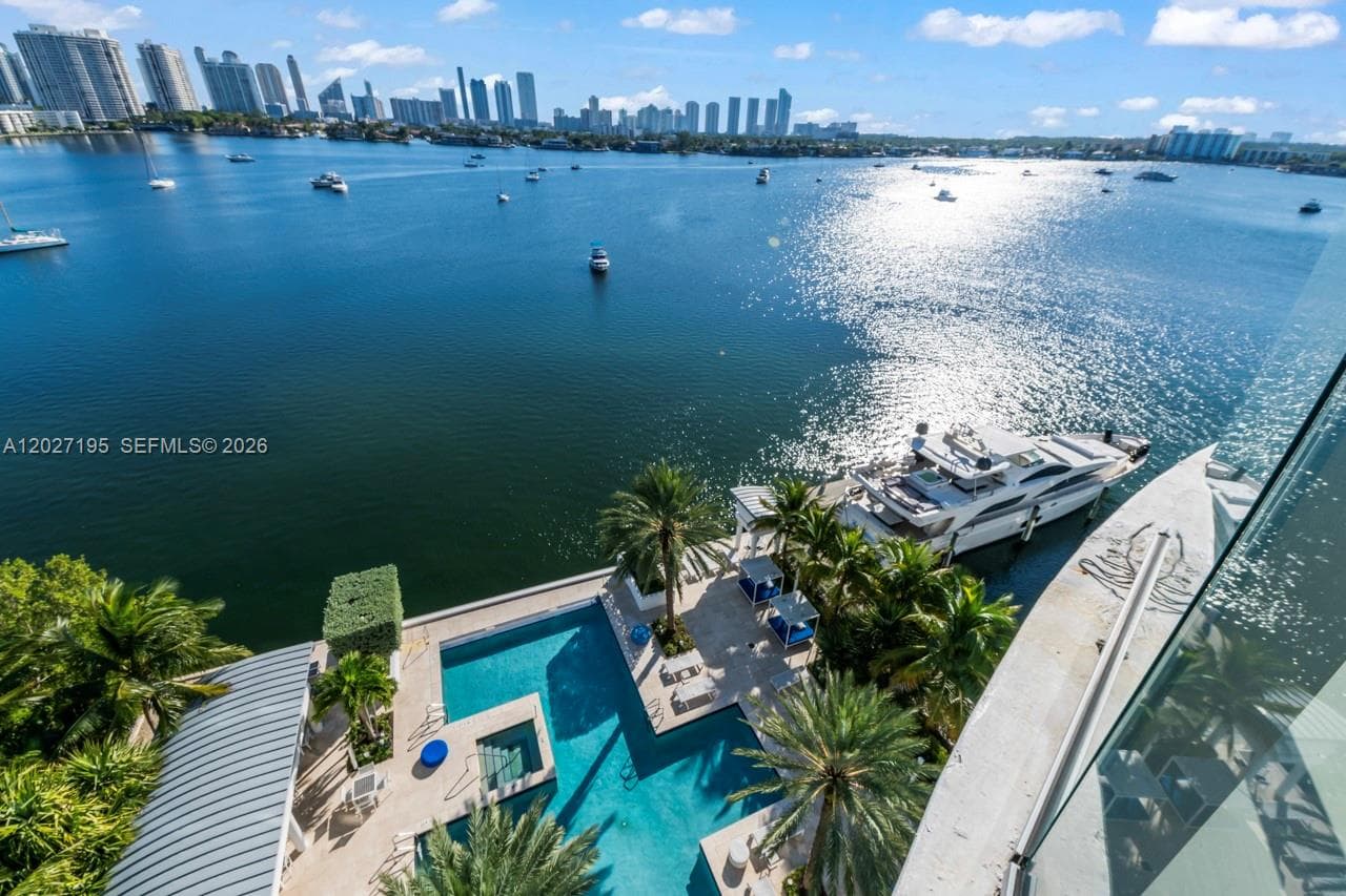 17301 Biscayne Blvd # 811, North Miami Beach FL 33160 — 17