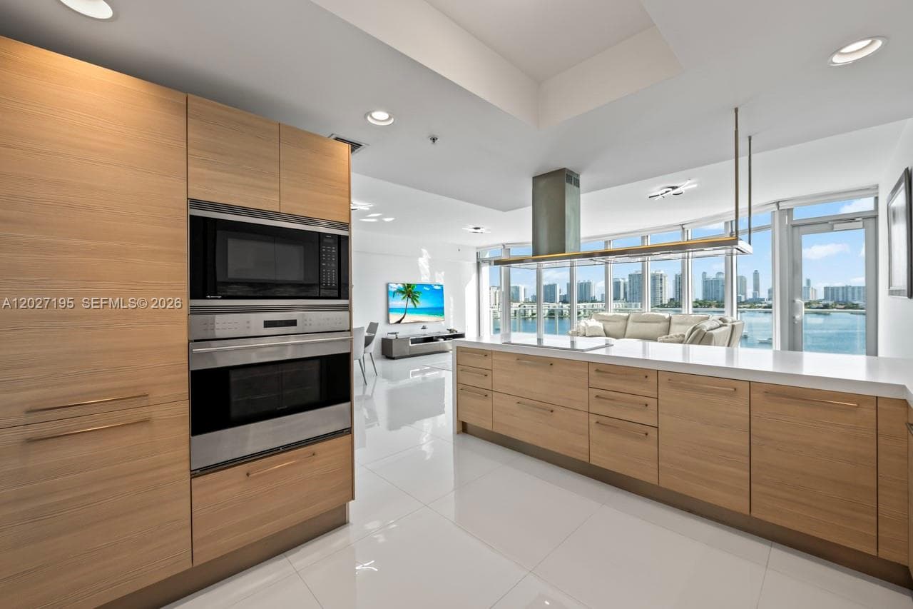 17301 Biscayne Blvd # 811, North Miami Beach FL 33160 — 7
