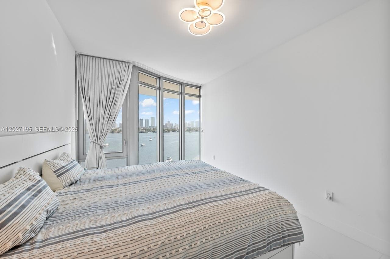 17301 Biscayne Blvd # 811, North Miami Beach FL 33160 — 32