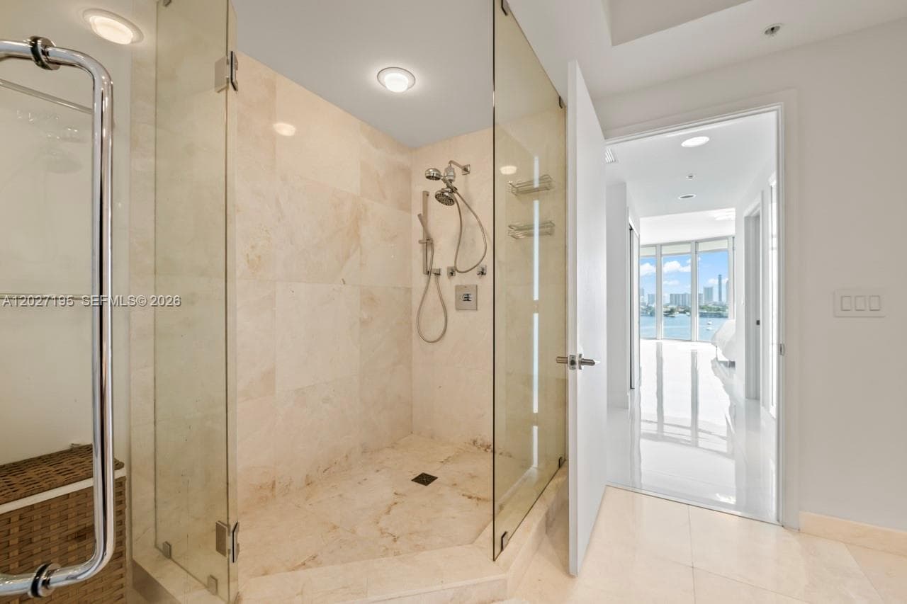 17301 Biscayne Blvd # 811, North Miami Beach FL 33160 — 28