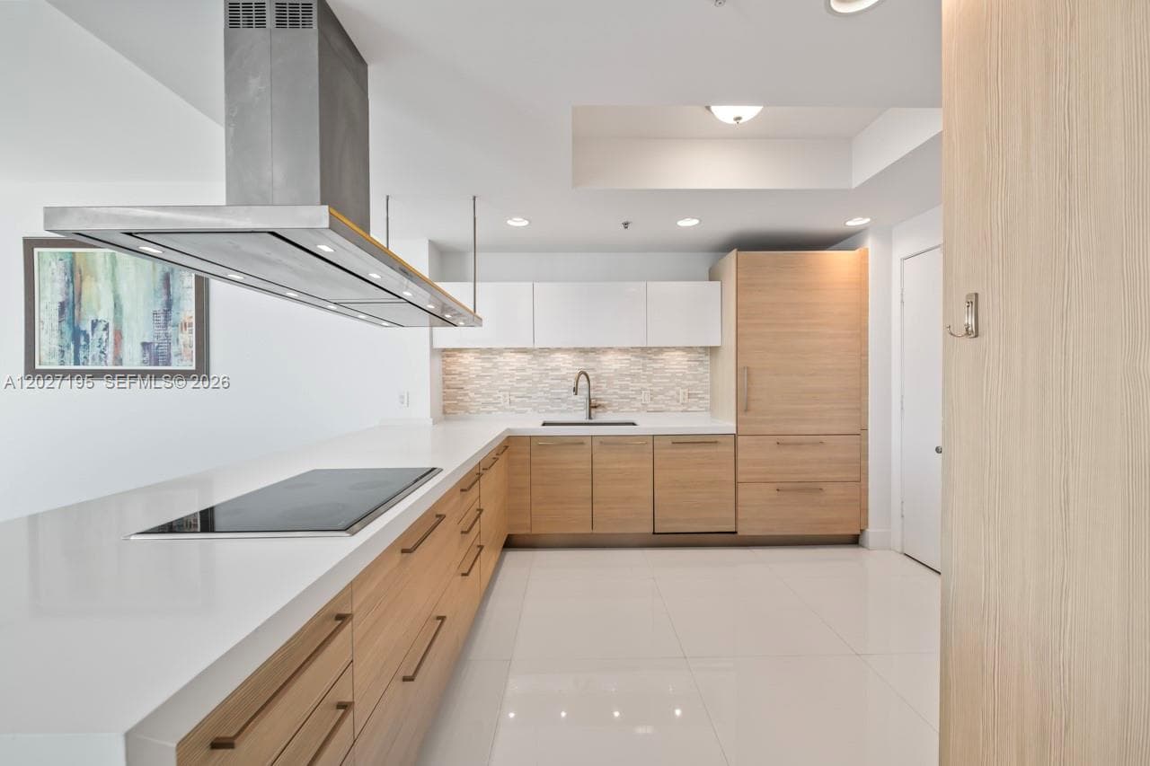 17301 Biscayne Blvd # 811, North Miami Beach FL 33160 — 9